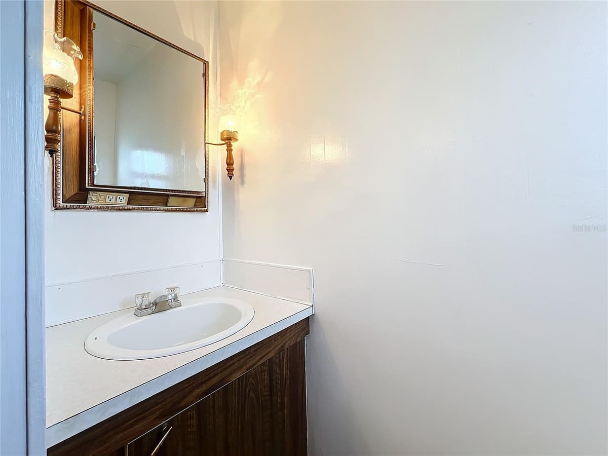 139 GASLIGHT AVENUE — photo 31 of 50