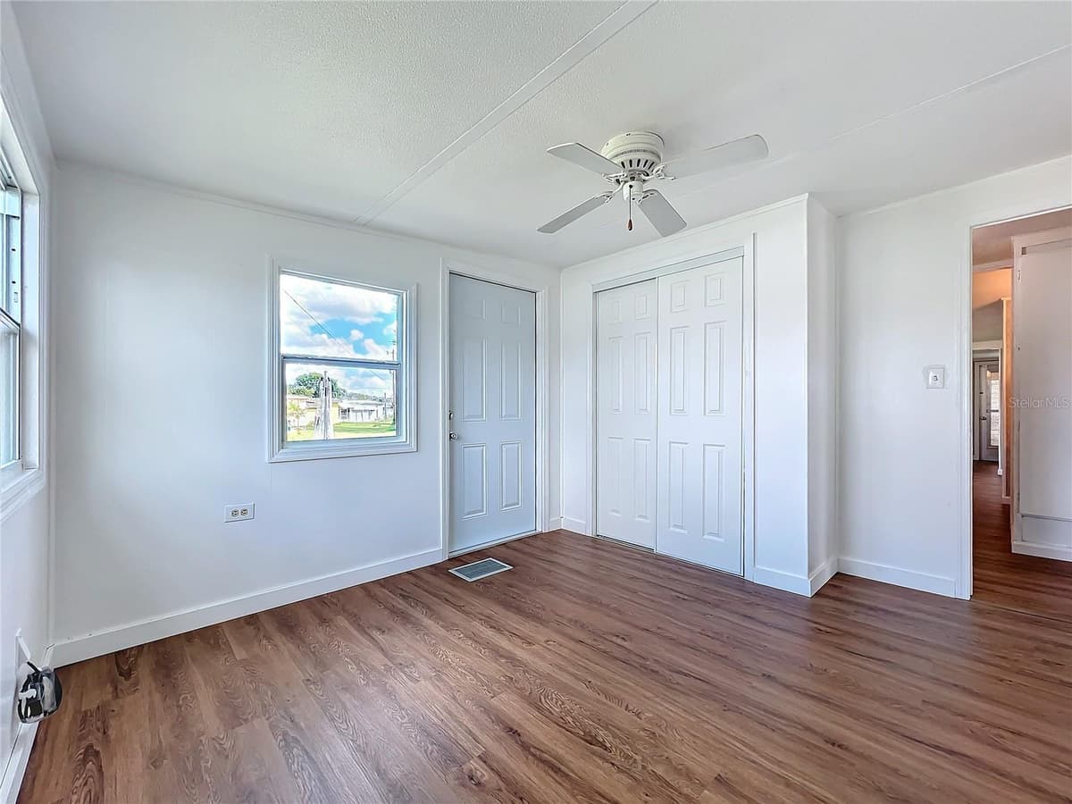 139 GASLIGHT AVENUE — photo 20 of 50