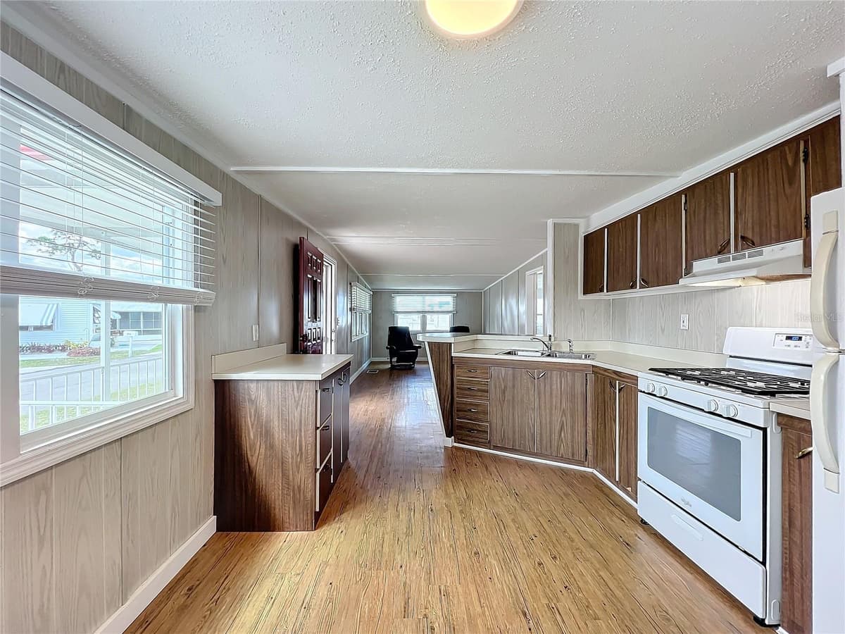 139 GASLIGHT AVENUE — photo 15 of 50