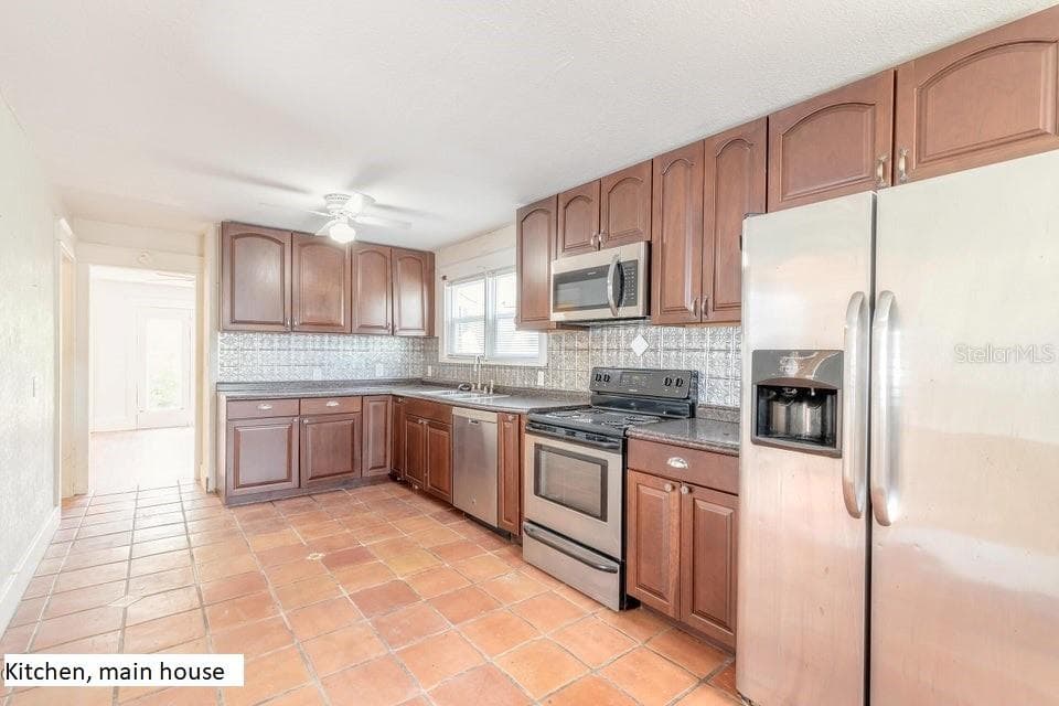 724 OLEANDER AVENUE — photo 5 of 26