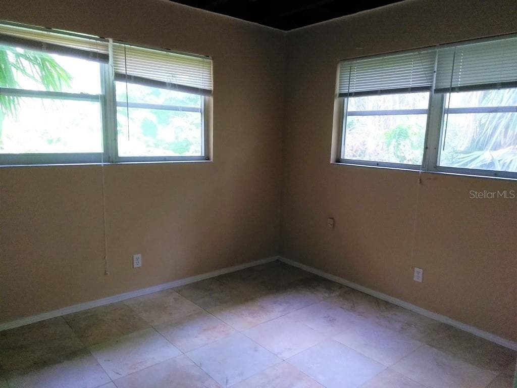 724 OLEANDER AVENUE — photo 24 of 26