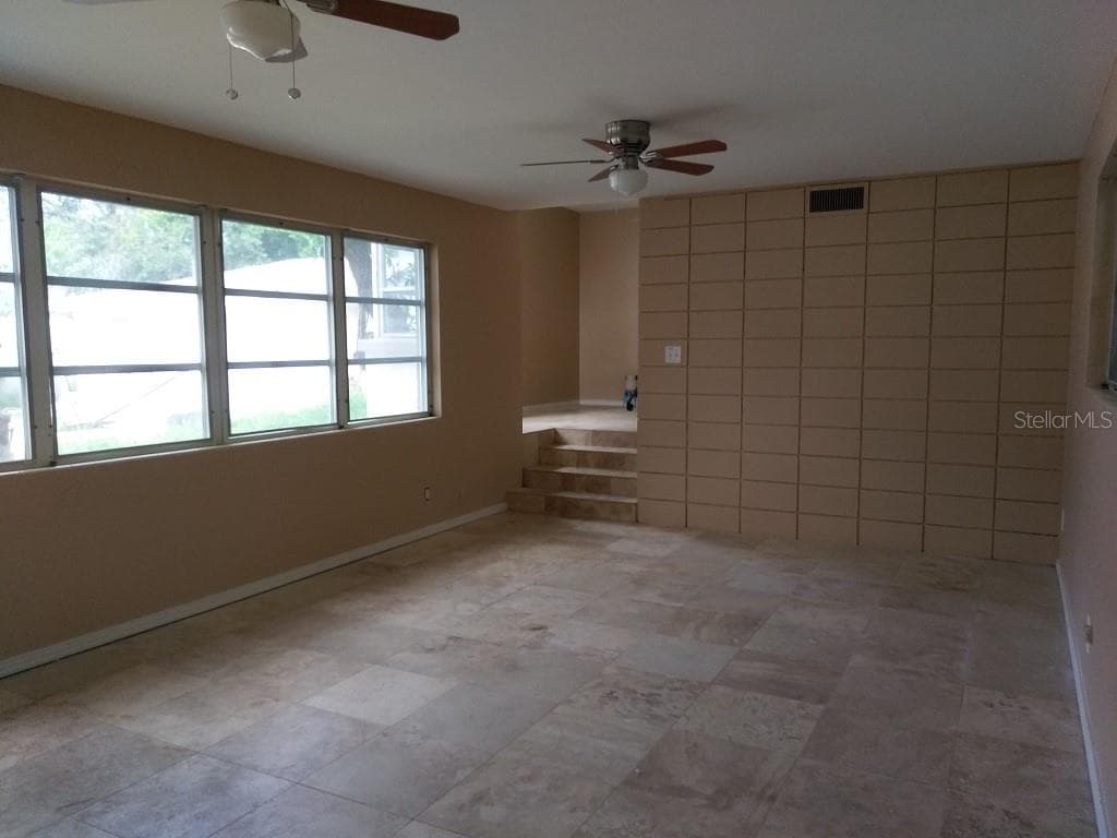 724 OLEANDER AVENUE — photo 21 of 26