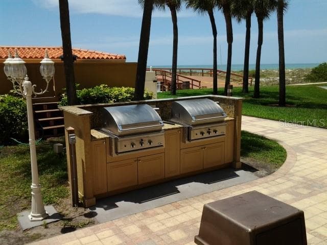 880 MANDALAY AVENUE — photo 8 of 33
