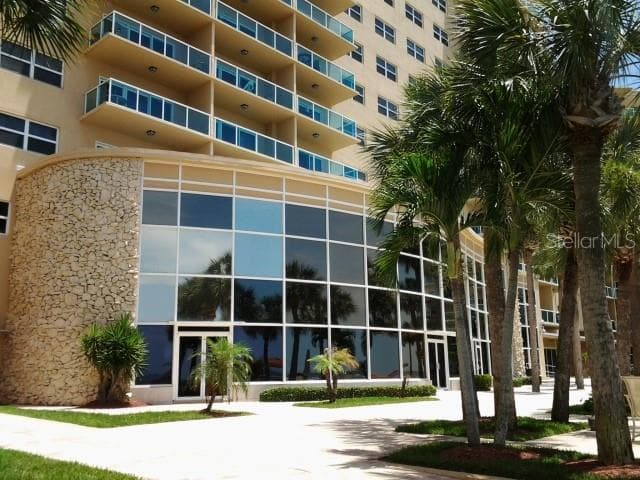 880 MANDALAY AVENUE — photo 9 of 33