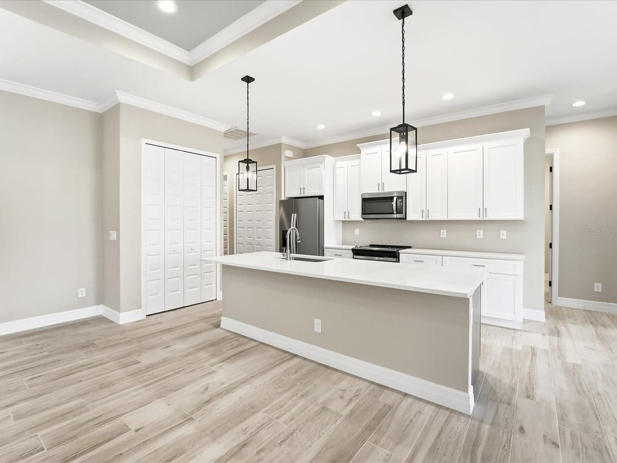 13364 RAYBURN LANE — photo 5 of 36