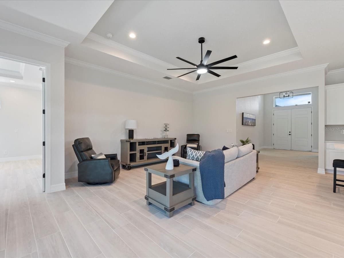 13356 RAYBURN LANE — photo 4 of 37