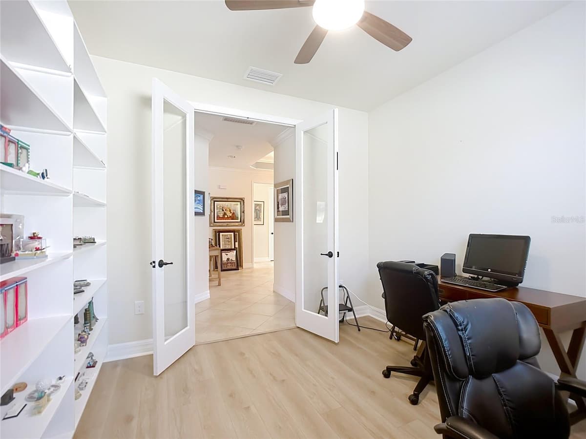 2902 AVIAMAR CIRCLE — photo 21 of 61