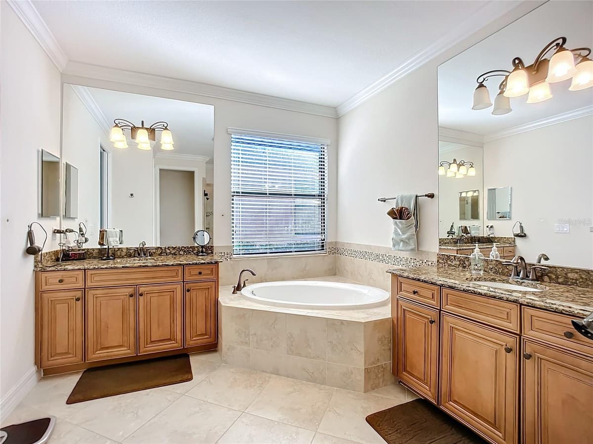 2902 AVIAMAR CIRCLE — photo 32 of 61