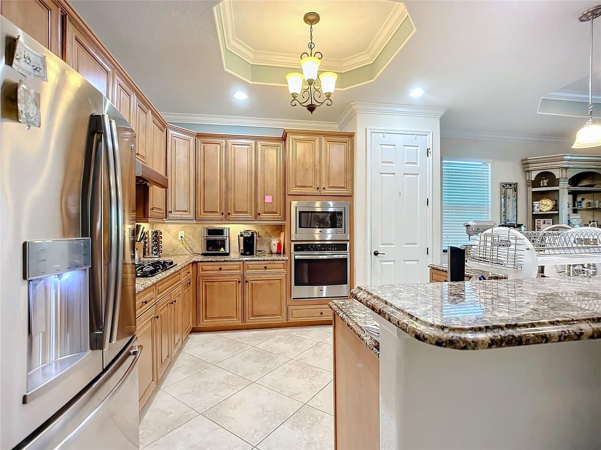 2902 AVIAMAR CIRCLE — photo 12 of 61