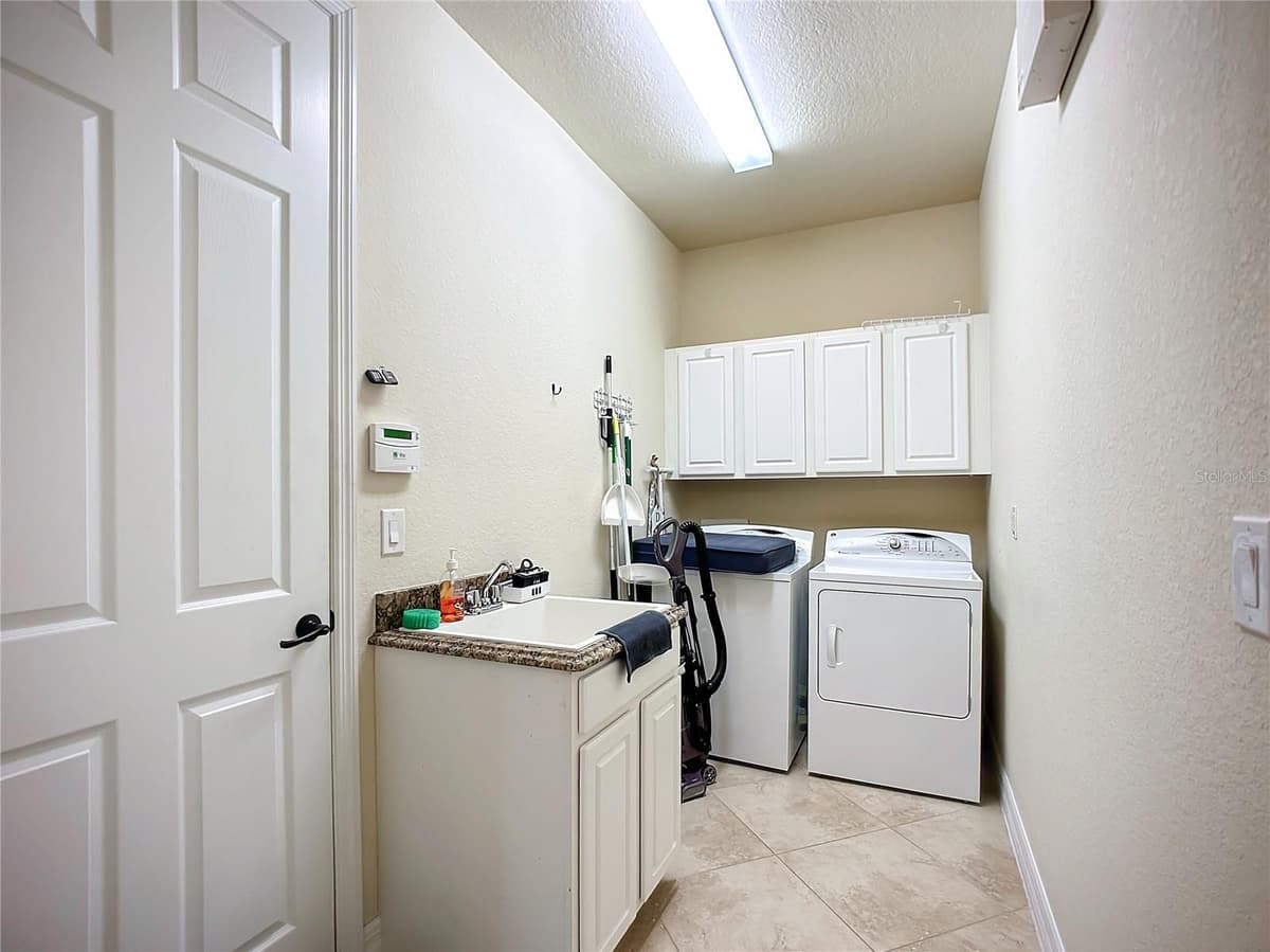 2902 AVIAMAR CIRCLE — photo 34 of 61