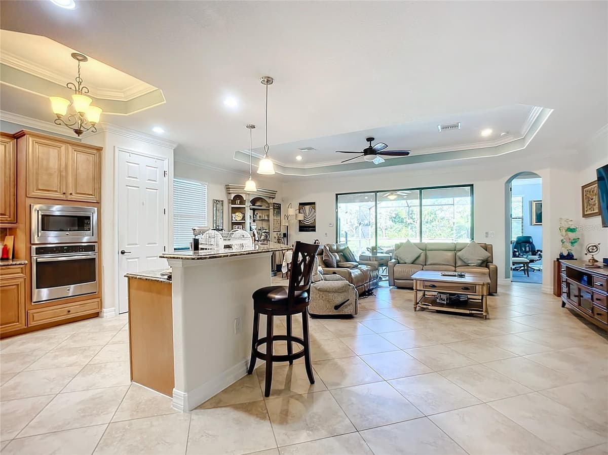2902 AVIAMAR CIRCLE — photo 15 of 61