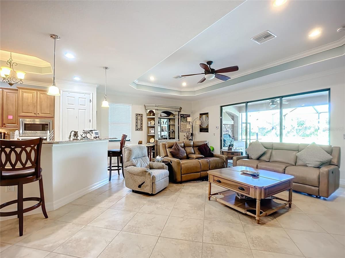 2902 AVIAMAR CIRCLE — photo 17 of 61