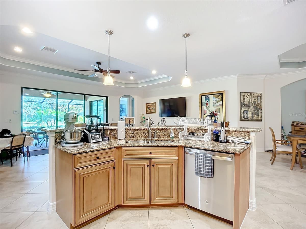 2902 AVIAMAR CIRCLE — photo 10 of 61