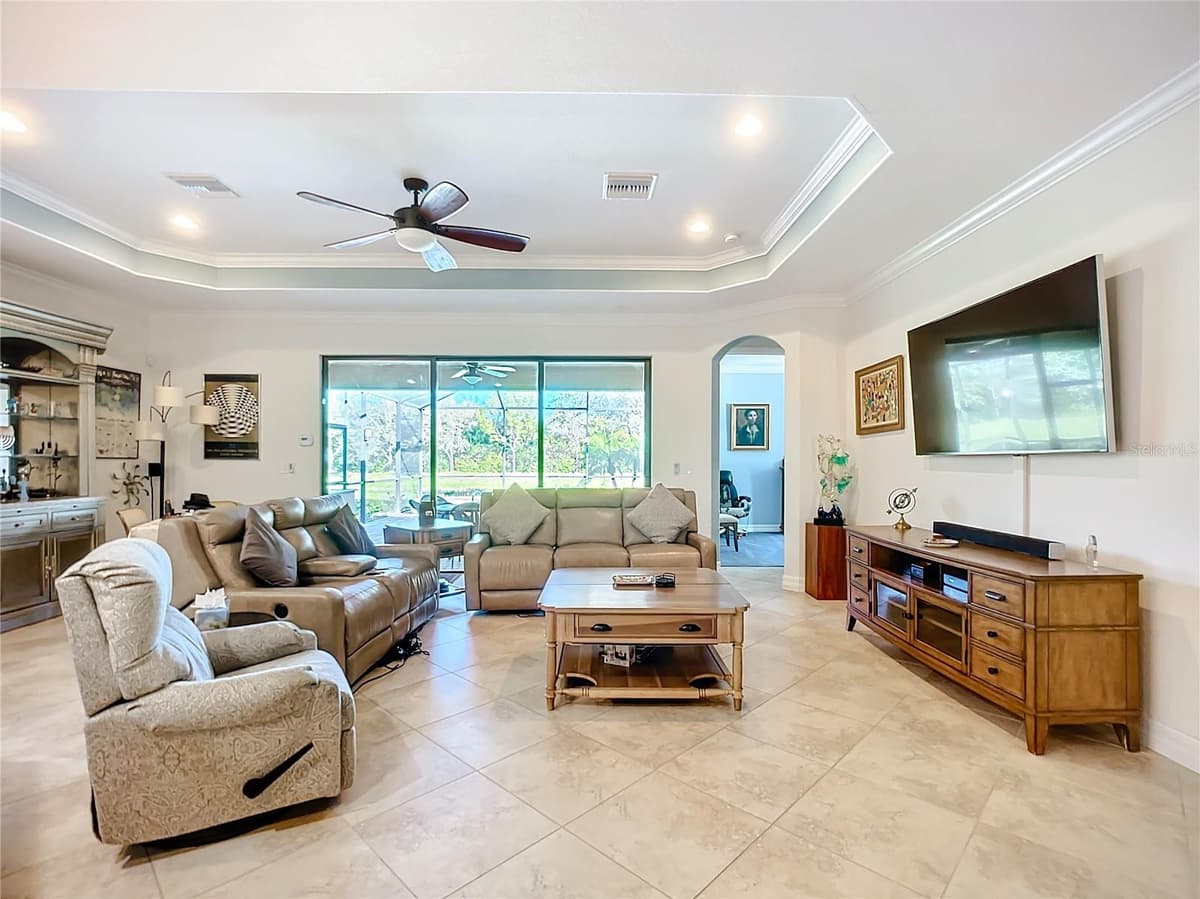 2902 AVIAMAR CIRCLE — photo 16 of 61