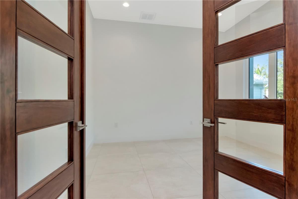 4604 LOWELL AVENUE — photo 10 of 78