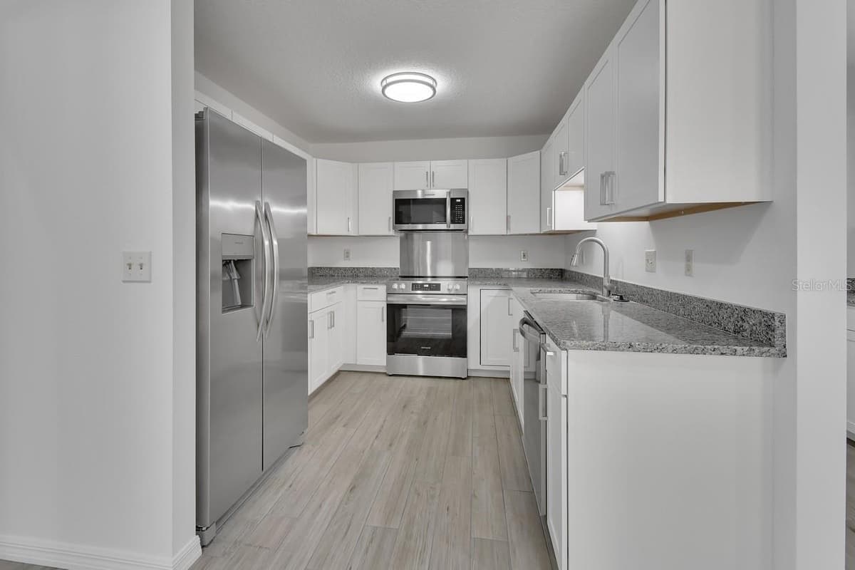 2400 GLEN EAGLES DRIVE — photo 34 of 38
