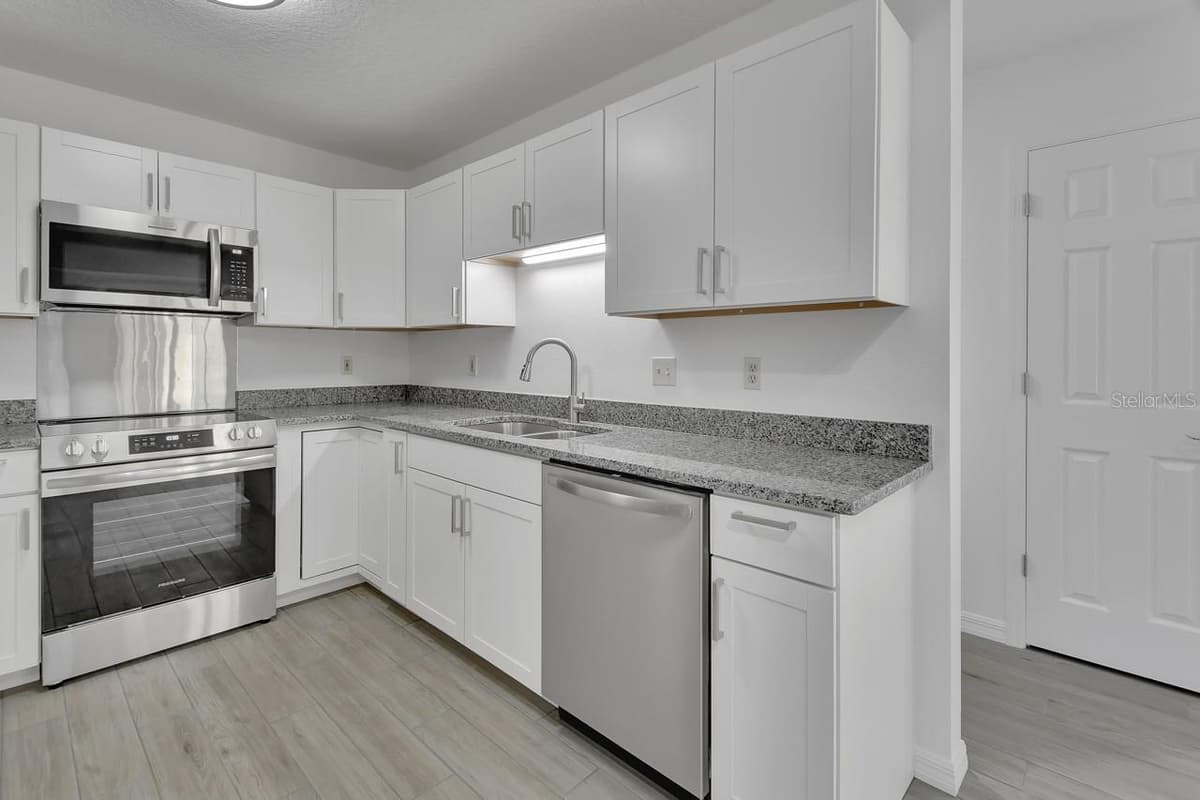 2400 GLEN EAGLES DRIVE — photo 36 of 38