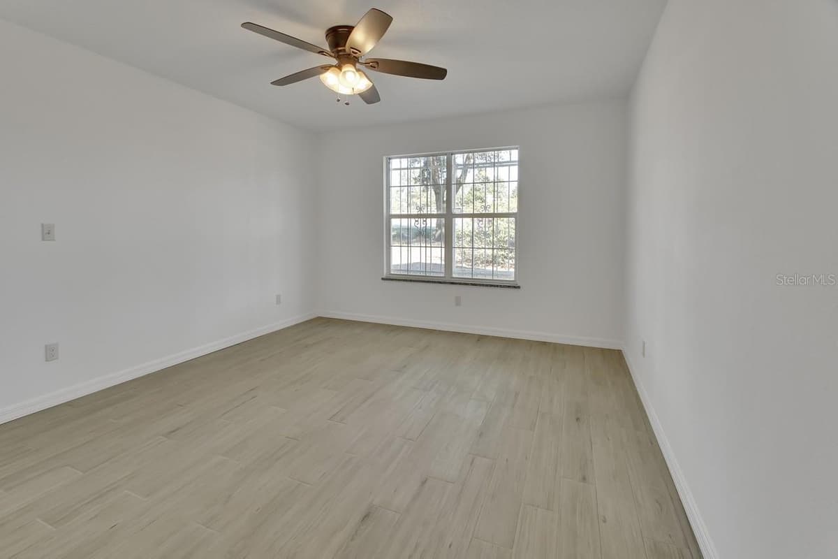 2400 GLEN EAGLES DRIVE — photo 17 of 38