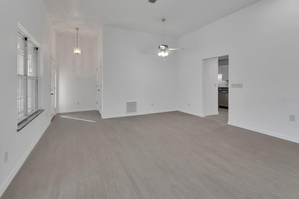 2400 GLEN EAGLES DRIVE — photo 33 of 38