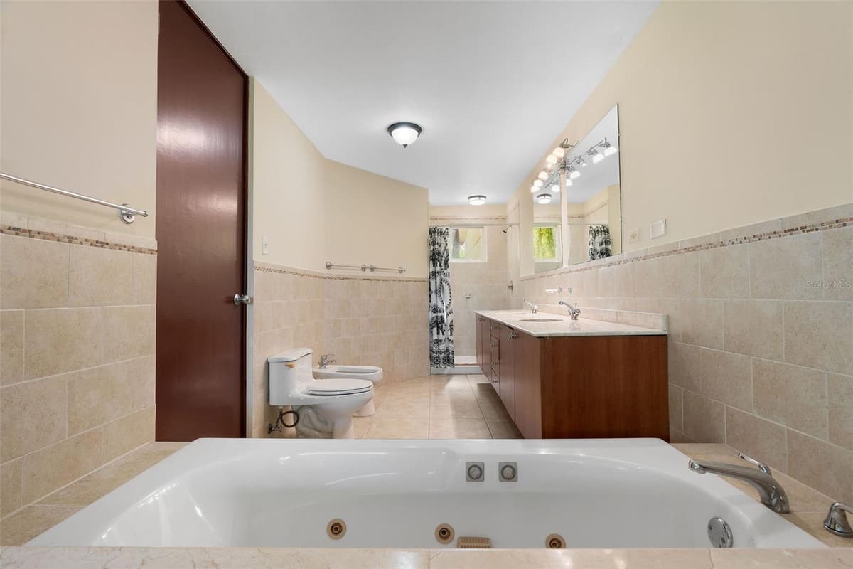 90 CANDELERO DRIVE — photo 38 of 45