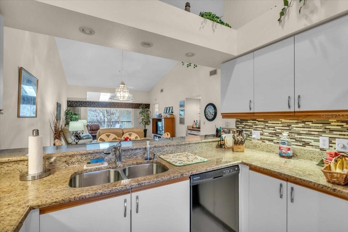 6713 STONE RIVER ROAD — photo 17 of 58