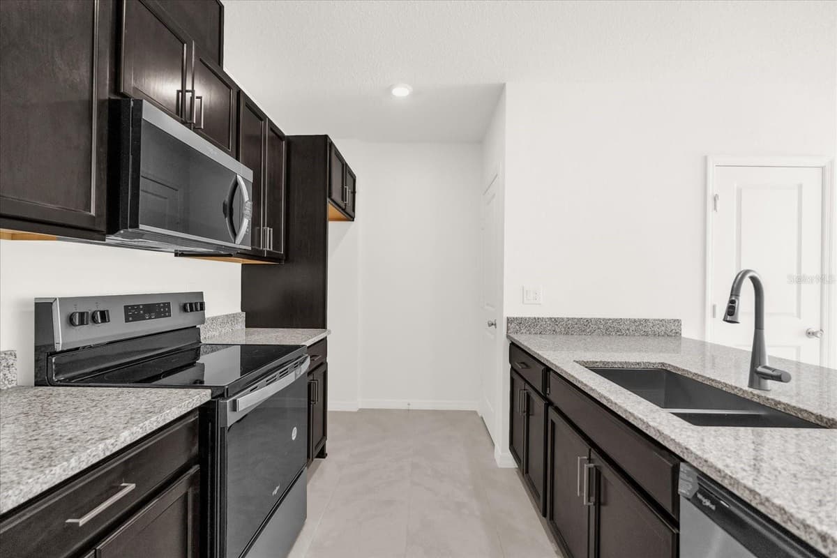 399 SEQUOIA DRIVE — photo 2 of 8