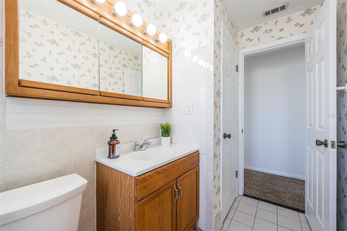 10022 LILY STREET — photo 13 of 41