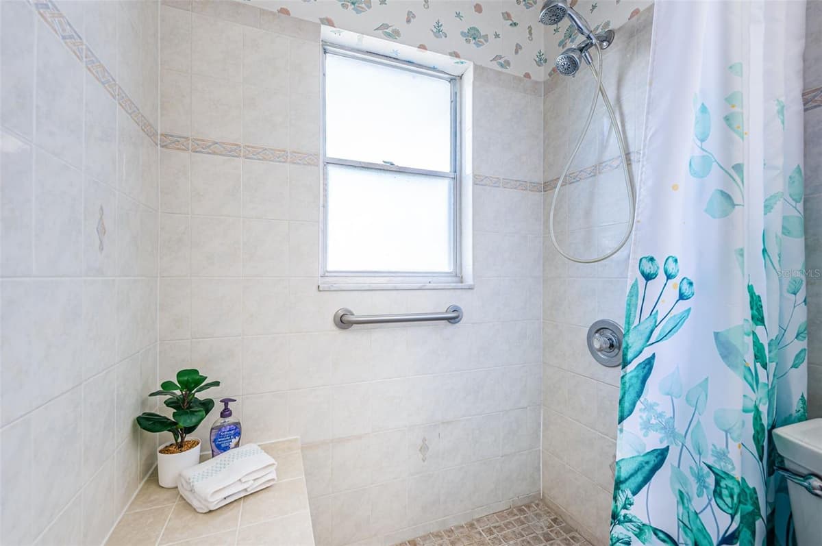 10022 LILY STREET — photo 12 of 41