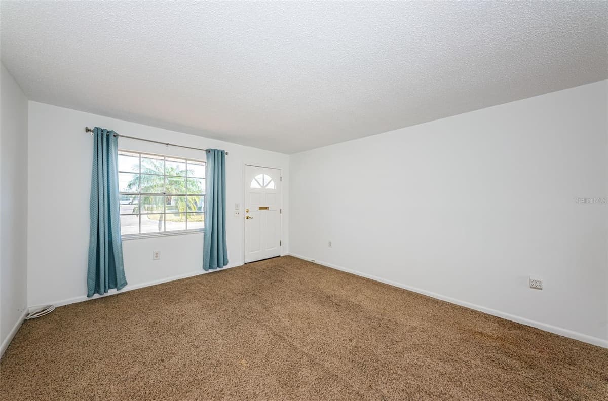 10022 LILY STREET — photo 4 of 41