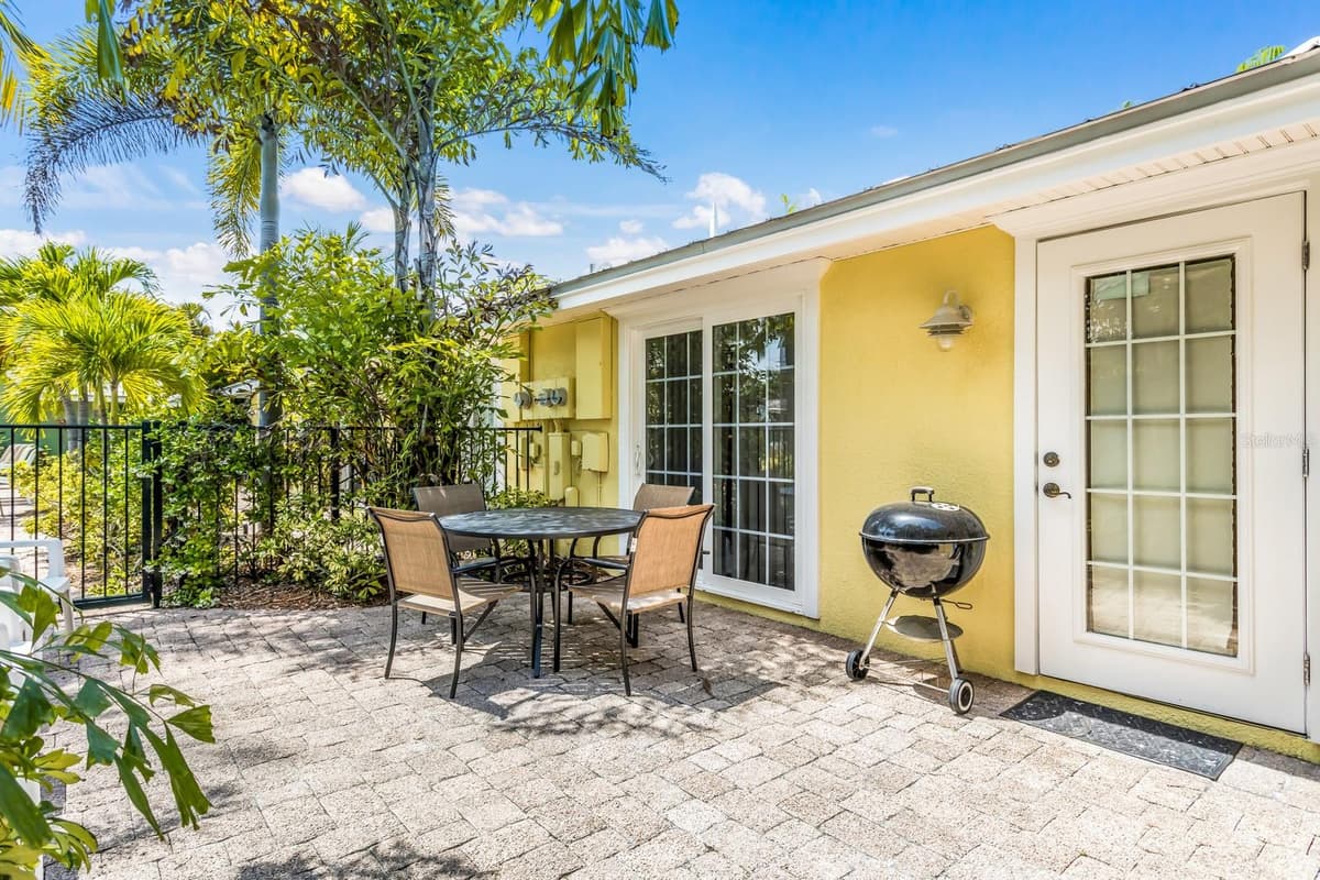 6606 HOLMES BOULEVARD — photo 12 of 40
