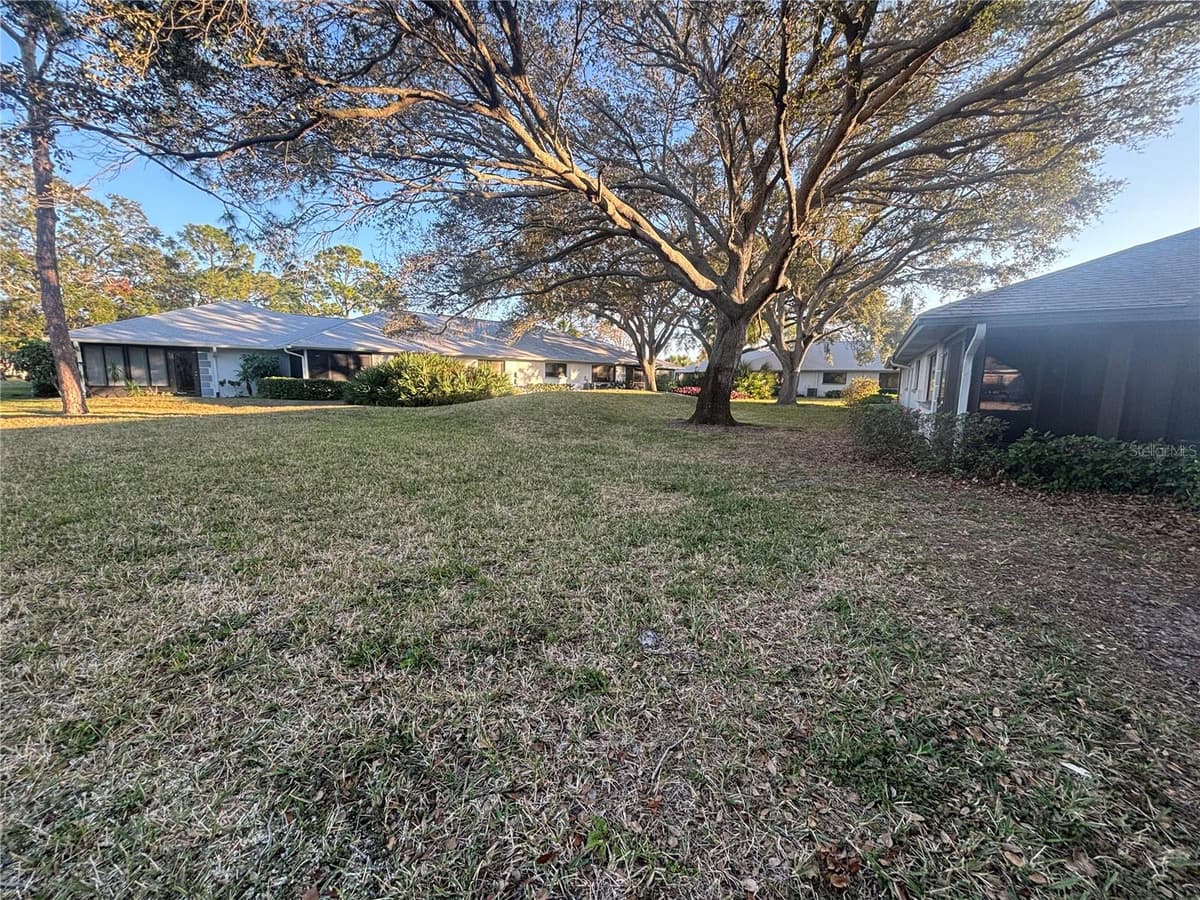 2765 COUNTRYSIDE BOULEVARD — photo 22 of 25