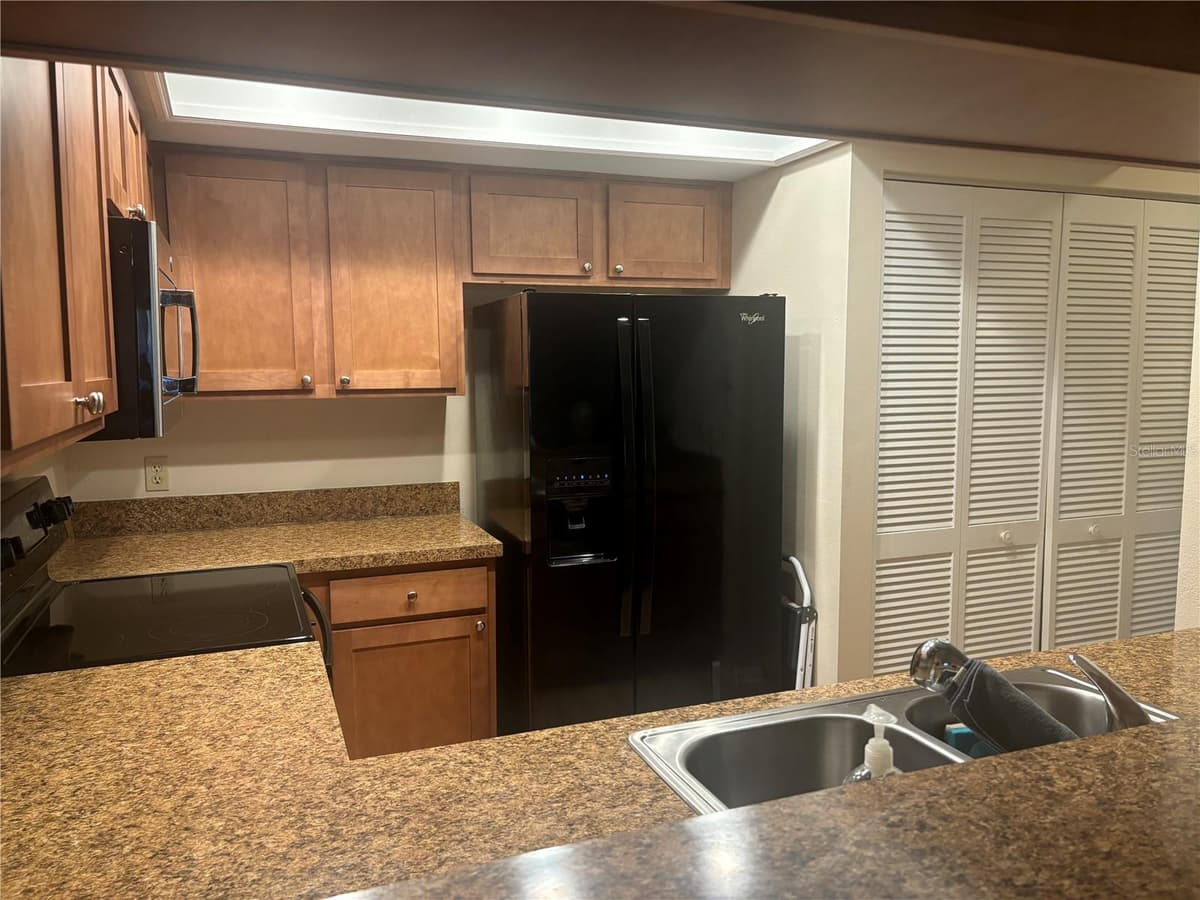 2765 COUNTRYSIDE BOULEVARD — photo 6 of 25