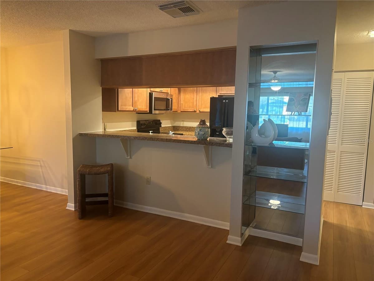 2765 COUNTRYSIDE BOULEVARD — photo 7 of 25