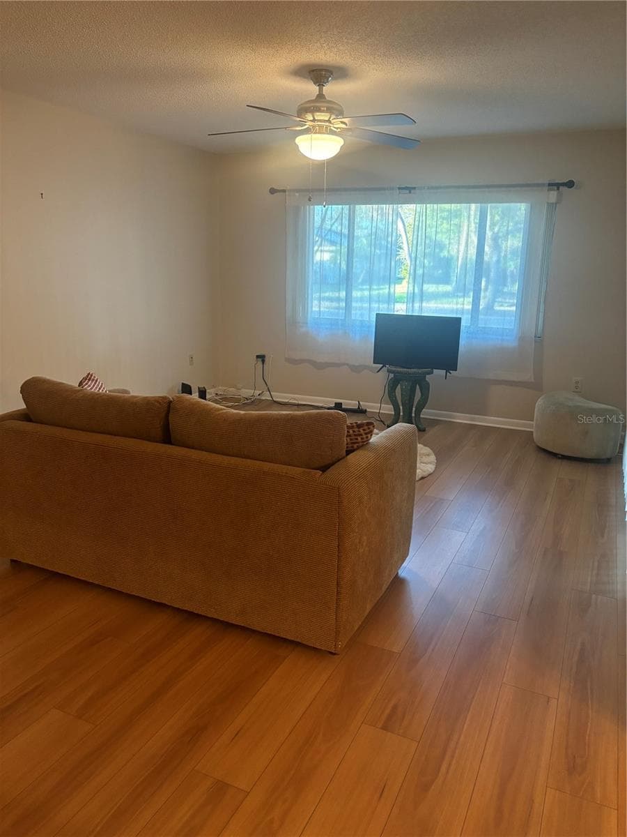 2765 COUNTRYSIDE BOULEVARD — photo 2 of 25