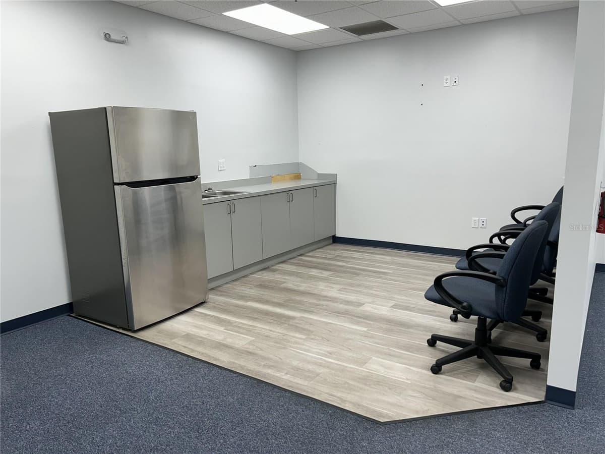 11 COMMERCE BOULEVARD — photo 11 of 16