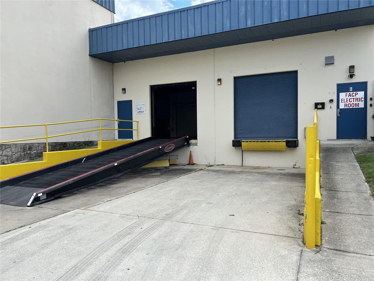 11 COMMERCE BOULEVARD — photo 14 of 16