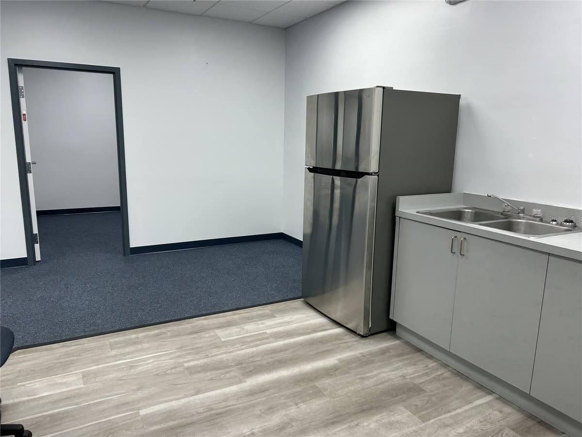 11 COMMERCE BOULEVARD — photo 12 of 16