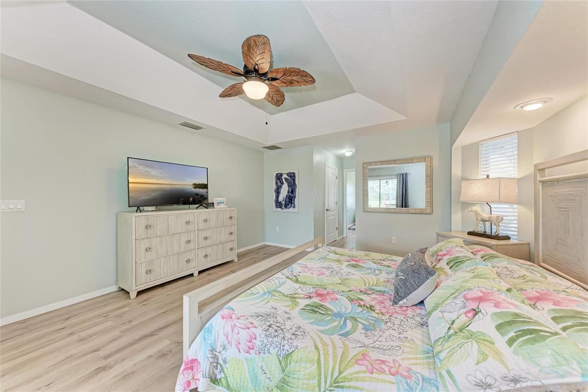 221 FAIRWAY ROAD — photo 17 of 45