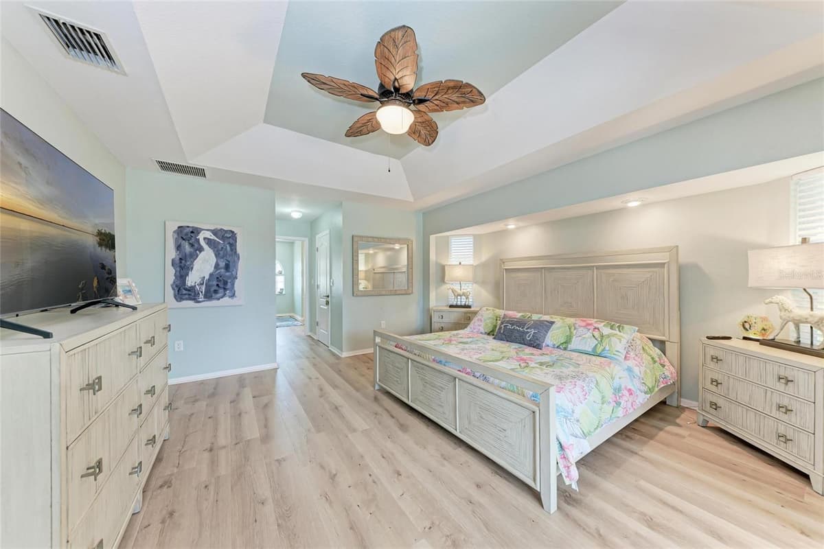 221 FAIRWAY ROAD — photo 16 of 45