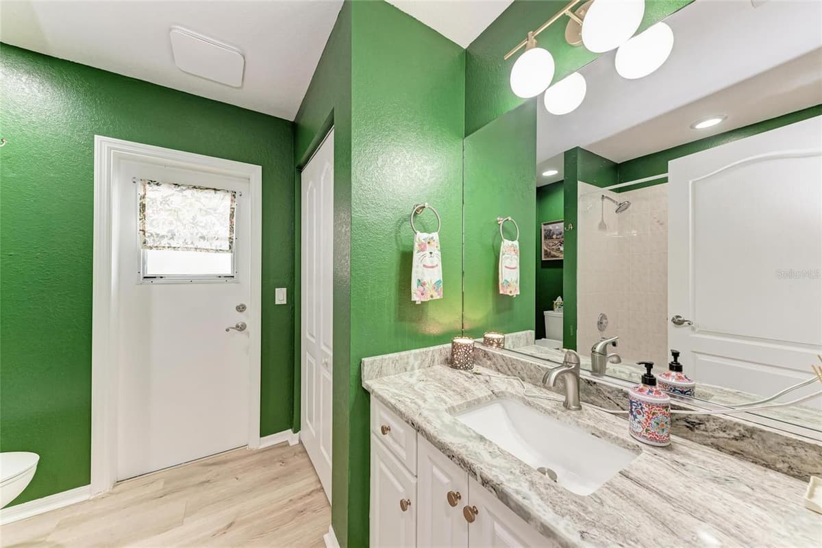 221 FAIRWAY ROAD — photo 27 of 45