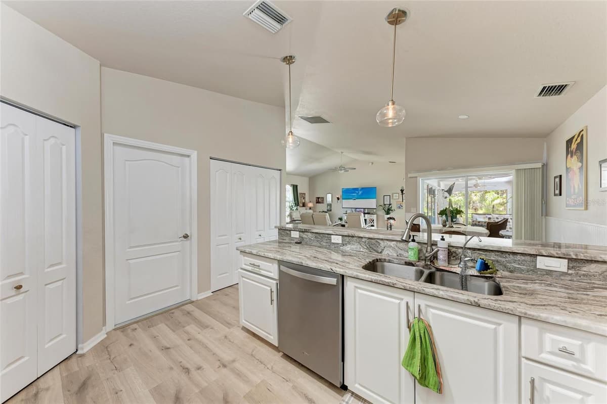 221 FAIRWAY ROAD — photo 14 of 45