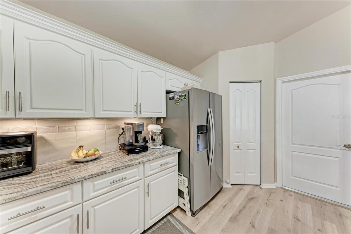 221 FAIRWAY ROAD — photo 15 of 45
