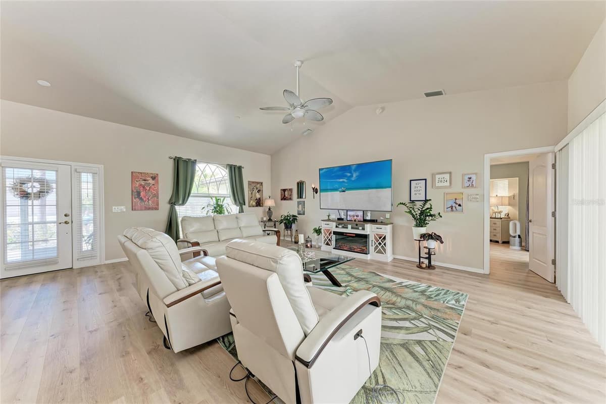 221 FAIRWAY ROAD — photo 9 of 45