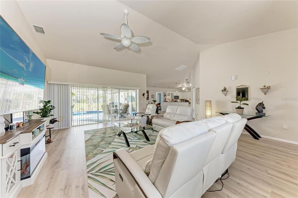 221 FAIRWAY ROAD — photo 8 of 45