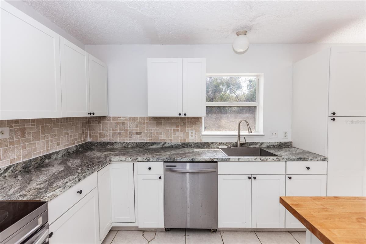 2645 COACHMAN DRIVE — photo 16 of 34