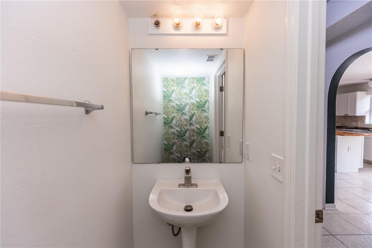 2645 COACHMAN DRIVE — photo 11 of 34