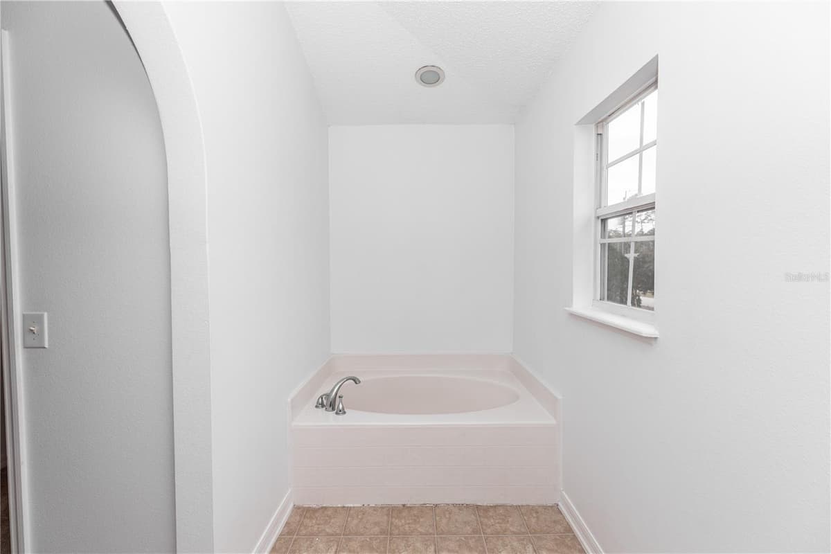 2645 COACHMAN DRIVE — photo 30 of 34