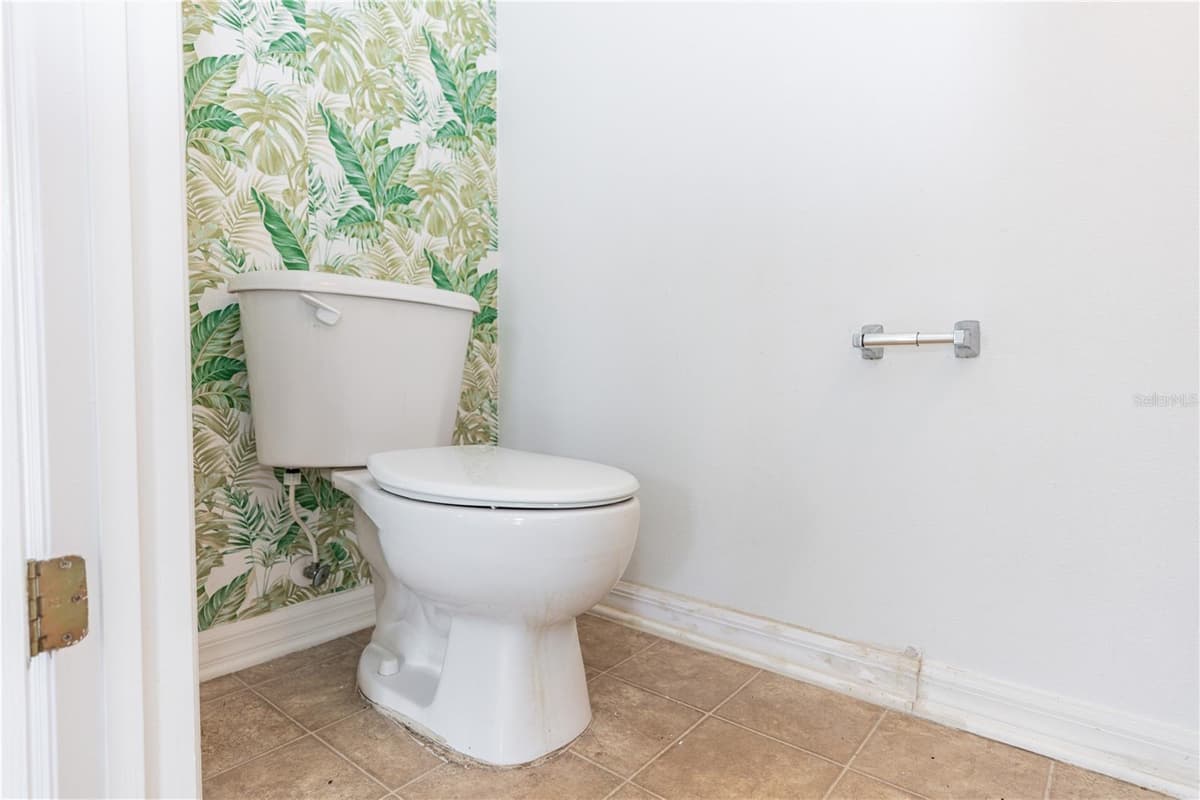 2645 COACHMAN DRIVE — photo 10 of 34