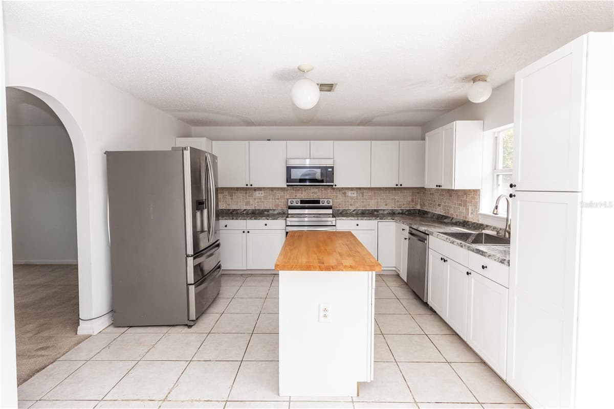 2645 COACHMAN DRIVE — photo 14 of 34