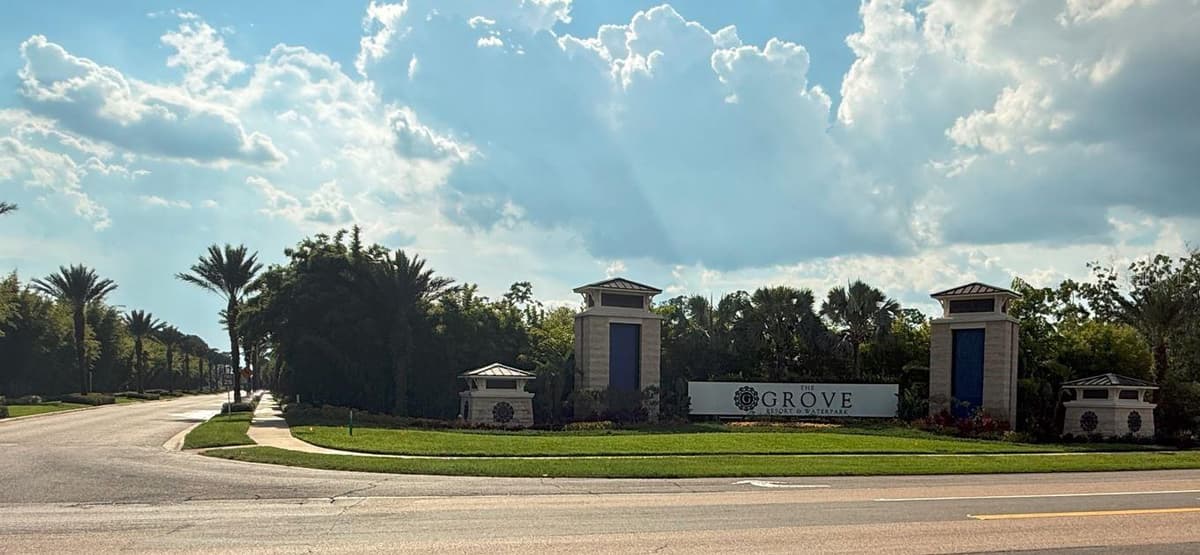 14501 GROVE RESORT AVENUE — photo 2 of 48